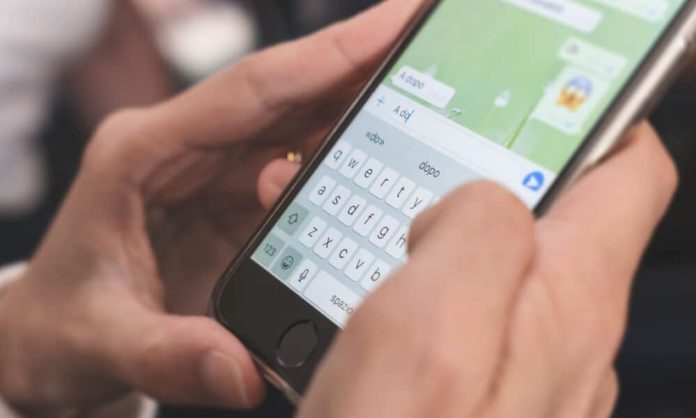 3 truques para ocultar o 'digitando' nas suas conversas do WhatsApp