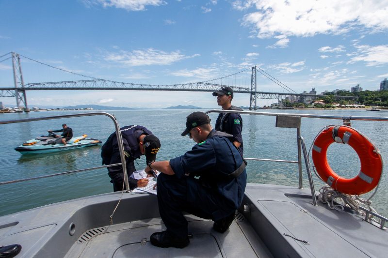 Capitania dos Portos em SC atua com orientação e abordagens no litoral 