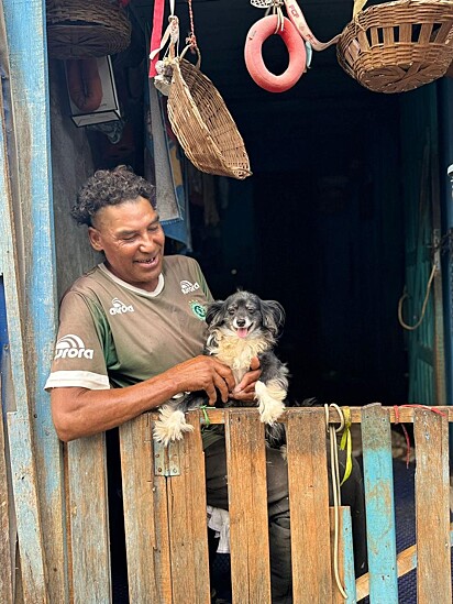 Suzi e Seu Flor são inseparáveis. 