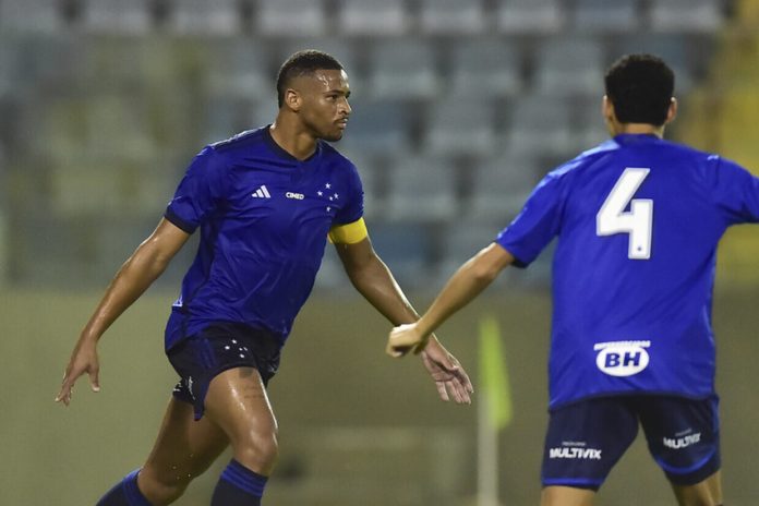 Cruzeiro é melhor, vence o Coritiba e se garante nas semifinais da Copa São Paulo :: ogol.com.br