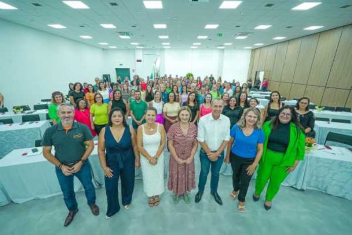 Educação empossa 23 gestores da rede municipal de ensino em Lucas do Rio Verde