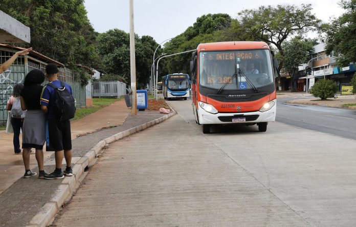 Estudantes devem ficar atentos ao recadastramento no passe livre