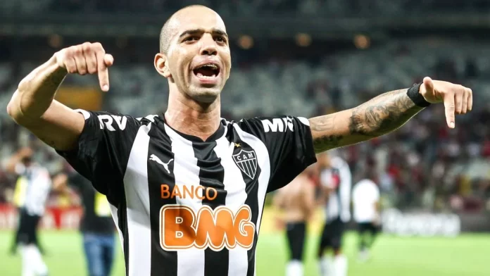 Notícia sobre Diego Tardelli no Atlético irritou os Cruzeirenses