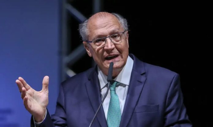Punição pelo 8/1 tem que ser para ‘civil ou militar, não importa’, diz Alckmin