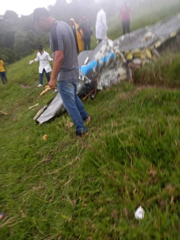 Sobe para sete o número de mortes em queda de avião em Minas Gerais