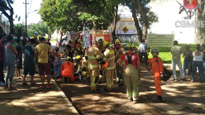 Terreno cede durante enterro e dez pessoas caem em cova durante sepultamento no Distrito Federal - Notícias