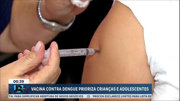 Vacina contra a dengue: crianças e adolescentes serão priorizados na campanha pelo SUS - JR 24H