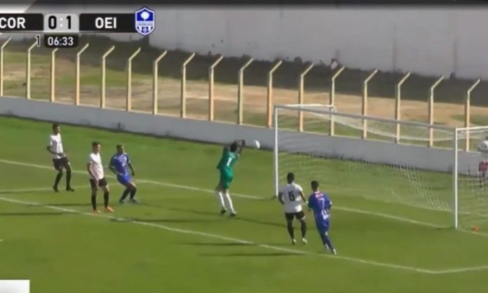 VÍDEO: Goleiro comete lambança inacreditável e é demitido em seguida