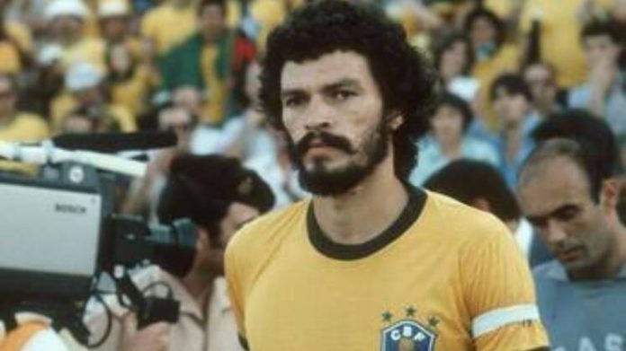 70 anos de Sócrates: confira sete homenagens feitas ao jogador  - Fotos