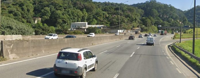 Acidente interdita faixas da rodovia Fernão Dias em SP