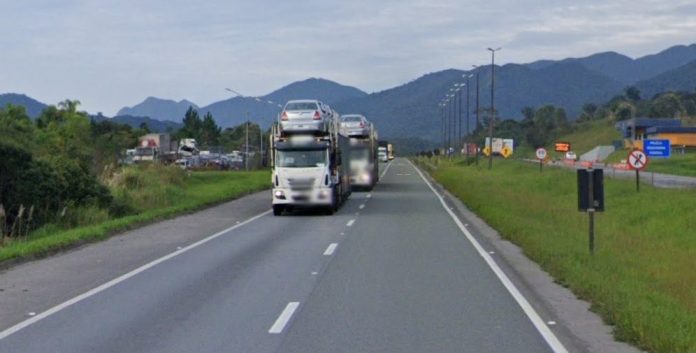 Acidente interdita rodovia Régis Bittencourt em Barra do Turvo