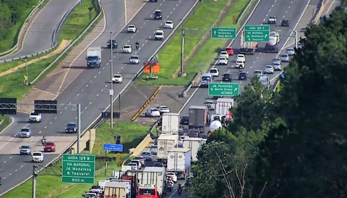 Acidente provoca lentidão no trânsito da rodovia Dom Pedro I em Campinas