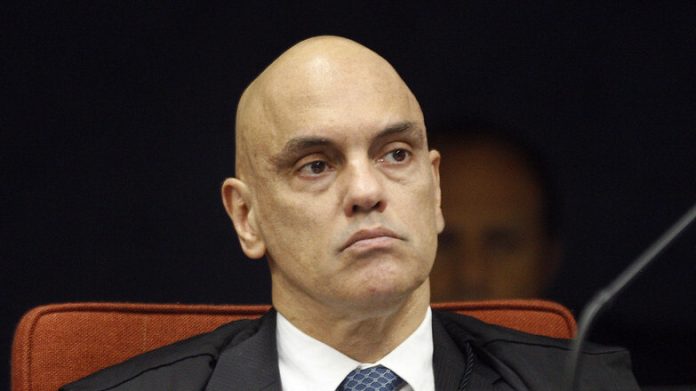 Alexandre de Moraes decide soltar Valdemar Costa Neto - Notícias