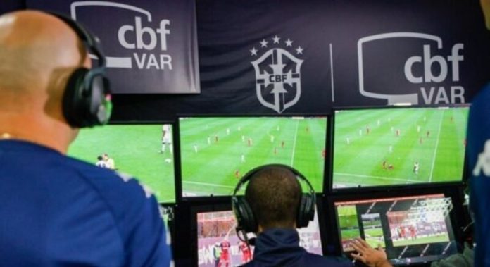 Árbitra explicará decisão do VAR aos torcedores na Supercopa Feminina - Esportes