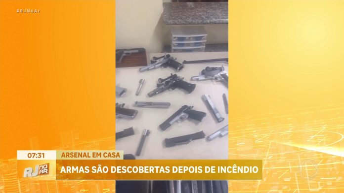 Armas são encontradas dentro de casa incendiada na zona oeste do Rio - Rio de Janeiro