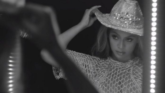 Beyoncé anuncia novo álbum e lança 