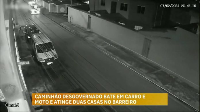 Caminhão atinge casas e deixa duas pessoas feridas em Belo Horizonte