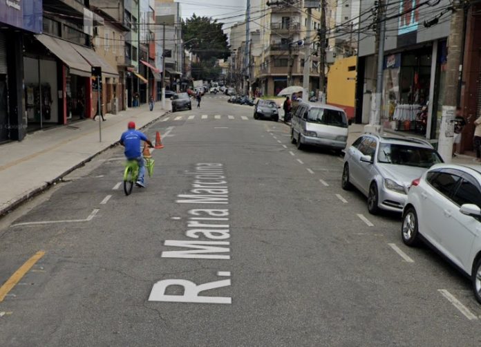 Caminhão pega fogo na Rua Maria Marcolina no Brás