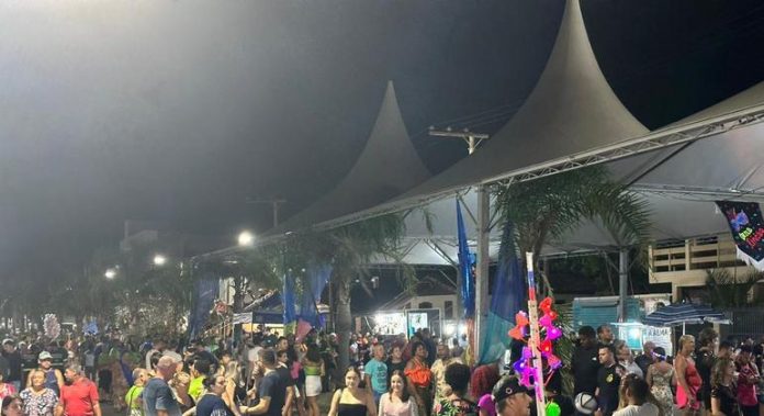 CarnaRincão 2024: Acompanhe ao vivo o desfile de Carnaval em Balneário Rincão - Cidades