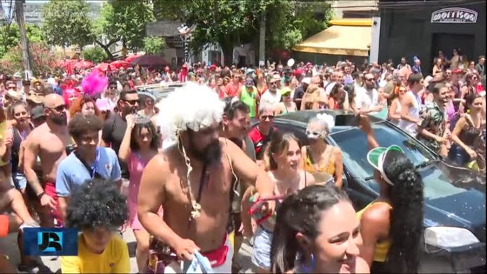 Carnaval: quase 700 celulares foram levados por criminosos nos blocos em SP - Notícias