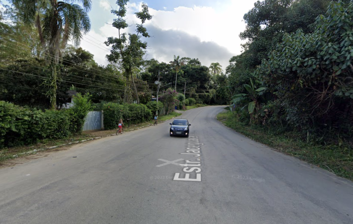 Carro capota e deixa um morto e um ferido na Estrada Jaceguava em Parelheiros