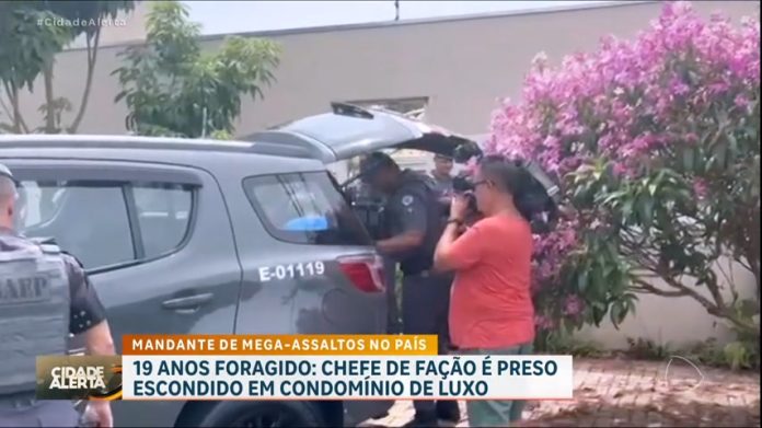 Chefe de facção é preso em casa de luxo; ele era procurado há 19 anos - RecordTV