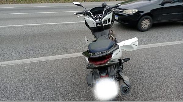 moto automóvel na castelo