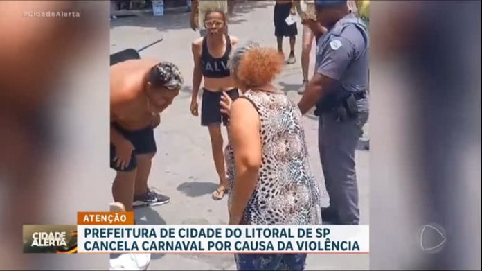 Confusão generalizada: moradores gravam PM atirando em morador desarmado no litoral de SP - RecordTV