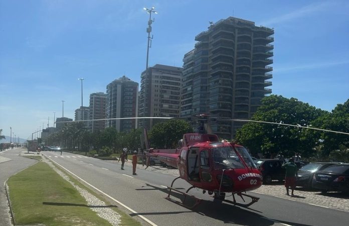 Criança é socorrida de helicóptero após cair de prédio na Barra da Tijuca, no Rio - Notícias