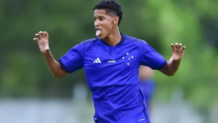 Cruzeiro assina com Tevis até 2028