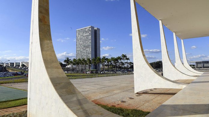 Deputados da oposição querem dividir com senadores o poder de sabatinar indicados ao STF - Notícias