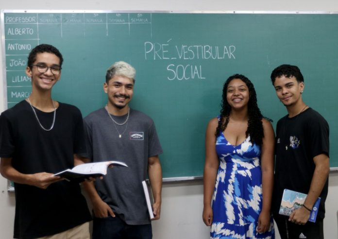 Estudantes do Pré-Vestibular Social conquistam vagas em faculdades públicas