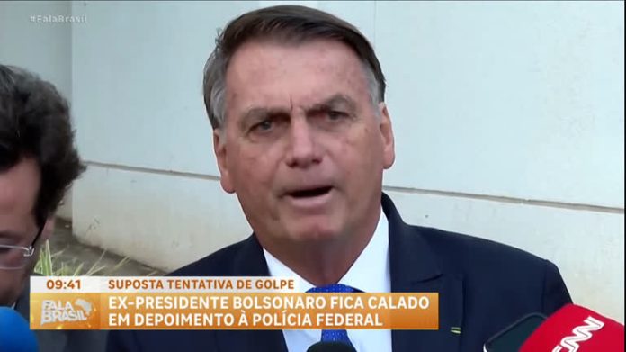 Ex-presidente Jair Bolsonaro fica em silêncio em depoimento à PF - RecordTV