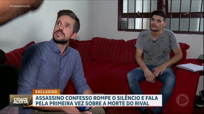 Exclusivo: assassino confesso fala pela primeira vez sobre o crime, mas família tenta interromper entrevista - RecordTV