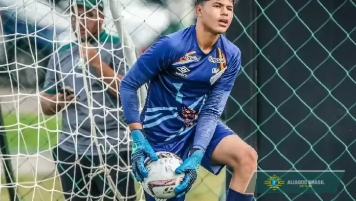 Filho de Eliza Samudio assina para ser goleiro do Rubro-Negro