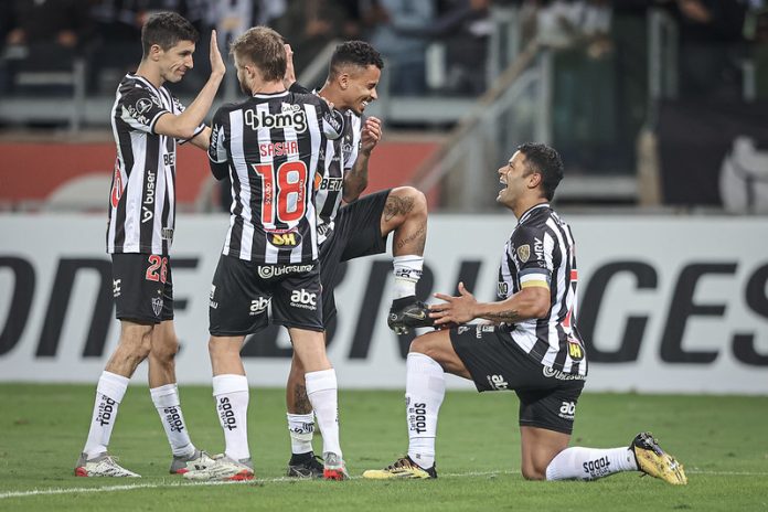 Forçou saída do Galo e agora virou chacota em novo clube