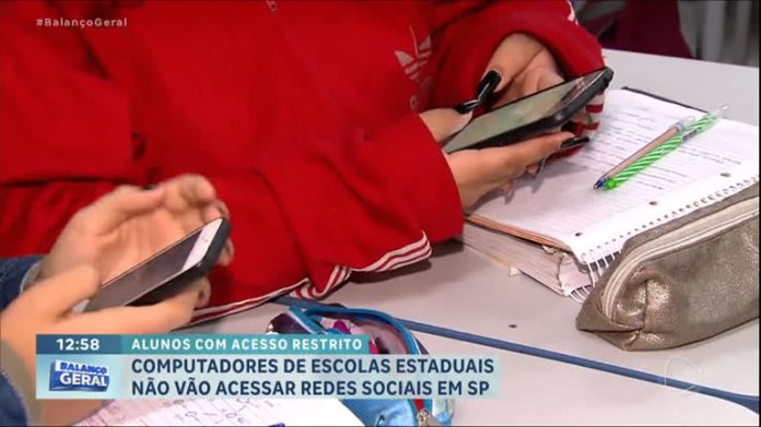 Governo de SP bloqueia acesso a aplicativos em escolas estaduais - RecordTV