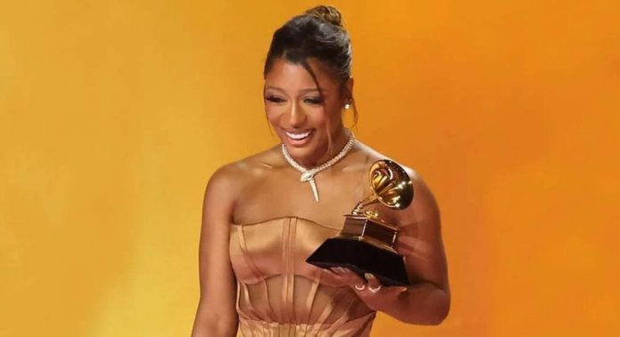 Grammy Awards 2024 | Quem é Victoria Monét, a vencedora da estatueta de Artista Revelação - Cinema