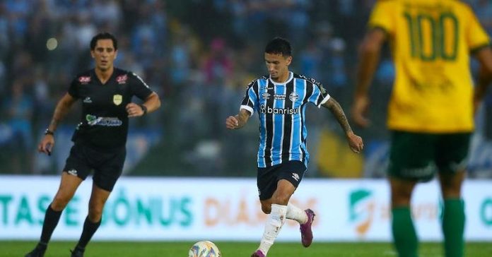 Grêmio busca aproximação e transição rápida no meio-campo com Dodi e Du Queiroz