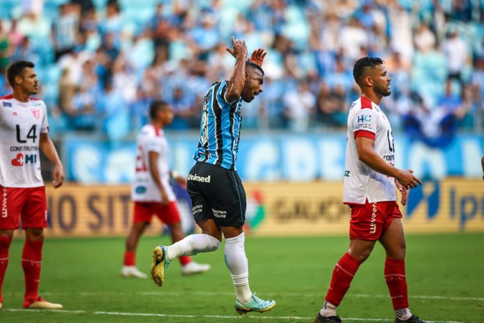 Grêmio tem atuação fraca, arranca empate no fim e apenas empata com o São Luiz :: ogol.com.br