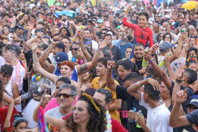 Helder Barbalho vai aos desfiles no Rio