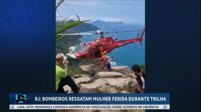 Helicóptero dos bombeiros resgata mulher ferida durante trilha no Rio de Janeiro - JR 24H