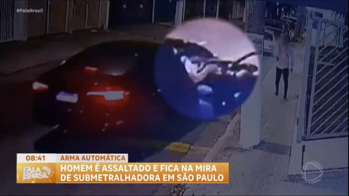 Homem é feito refém com submetralhadora em bairro de alto padrão em SP - RecordTV