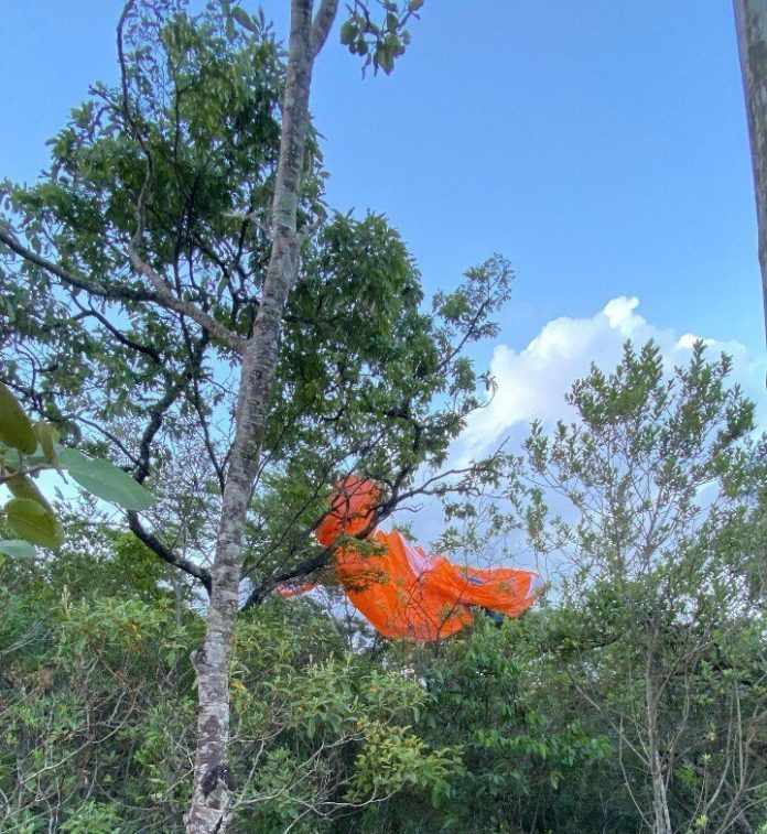 Homem passa mal e morre na queda de parapente em Sete Lagoas (MG)