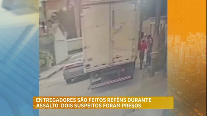 Homens são mantidos reféns por assaltantes em caminhão de entrega, em MG