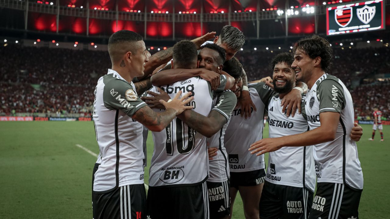 Ídolo do Grêmio - é contestado e torcida pede - a sua saída de gigante do futebol brasileiro