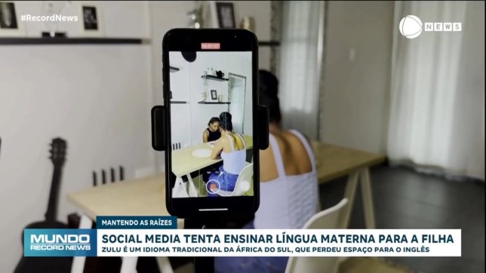 Influenciadora viraliza ao ensinar língua nativa da África do Sul para filha - Notícias