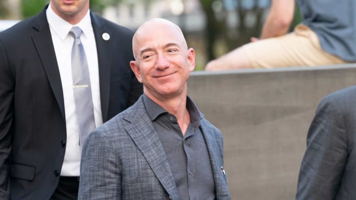 Jeff Bezos recebe US$ 8,5 bilhões da venda de ações da Amazon