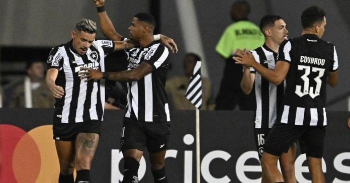 Júnior Santos faz 4, Botafogo atropela o Aurora e pega o RB Bragantino na Libertadores