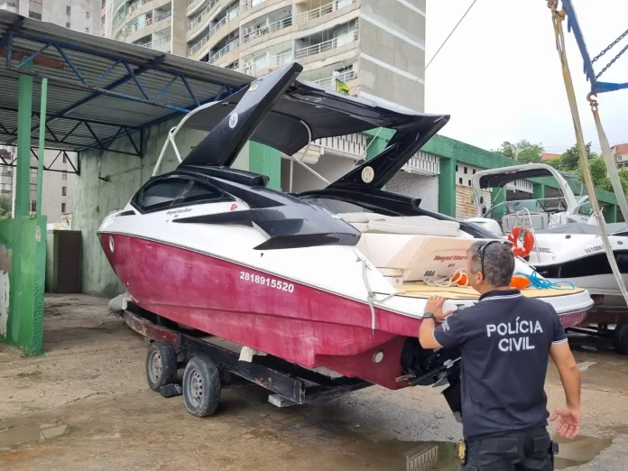 Lavagem de dinheiro: Polícia apreende oito carros de luxo, lancha e imóvel